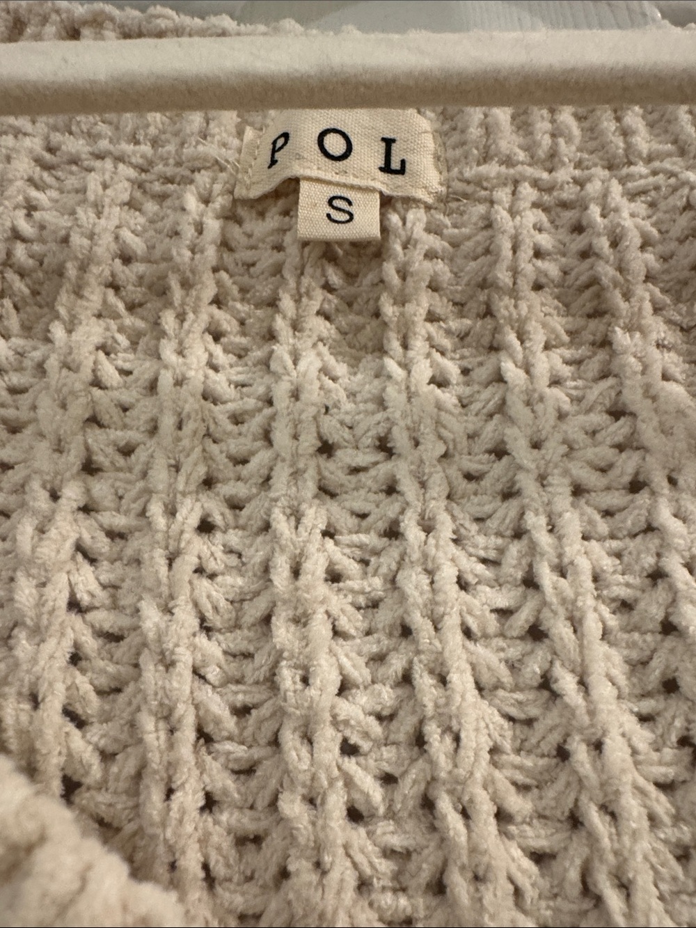 POL Crochet-Appliqué V-Neck Sweater in Cream and Rust - Picture 3 of 4